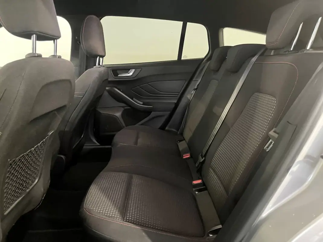Ford Focus SW 2023 - 19450 EUR, 88000 km - AUTO.MOTO.pt - 88000km - foto 5 de 33
