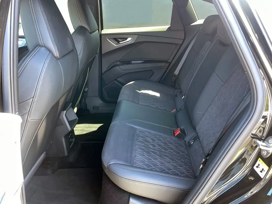 Audi Q4 Sportback e-tron 2022 - 41000 EUR, 54000 km - AUTO.MOTO.pt - 54000km - foto 19 de 28