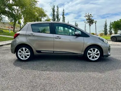 Toyota Yaris 2014 - 10890 EUR, 75000 km - foto 5 de 39