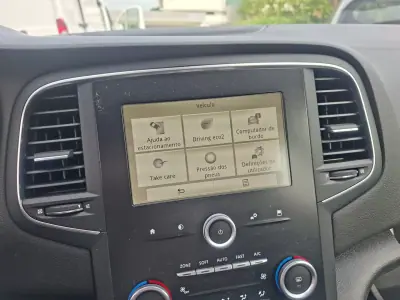 Renault Mégane Sport Tourer 2017 - 11530 EUR, 167840 km - AUTO.MOTO.pt - 167840km - foto 23 de 31