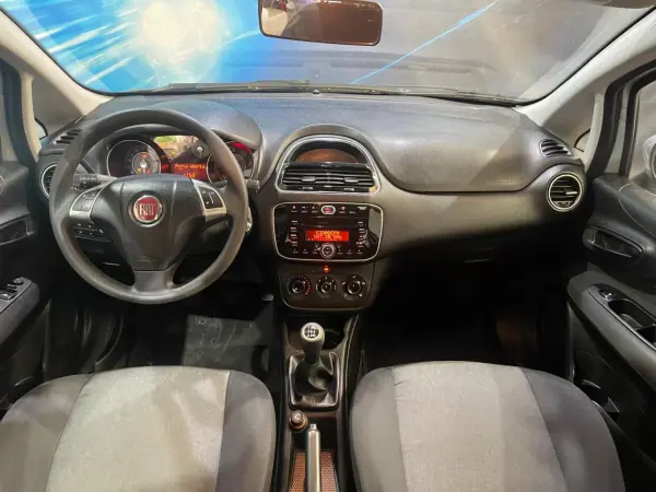 Fiat Punto 2015 - 6250 EUR, 198000 km - AUTO.MOTO.pt - 198000km - foto 19 de 31