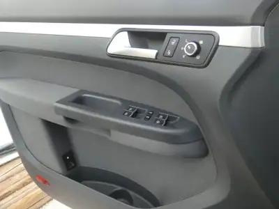 Volkswagen Touran 2012 - 16999 EUR, 182000 km - AUTO.MOTO.pt - 182000km - foto 27 de 28