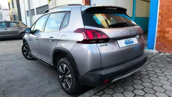 Peugeot 2008 2017 - 11500 EUR, 164000 km - AUTO.MOTO.pt - 164000km - foto 3 de 15