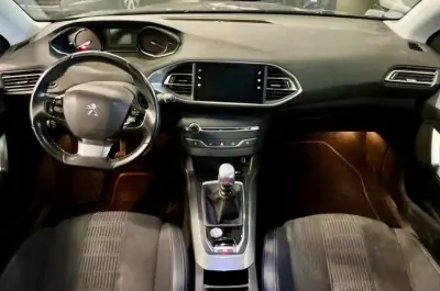 Peugeot 308 2019 - 14490 EUR, 99236 km - AUTO.MOTO.pt - 99236km - foto 4 de 6