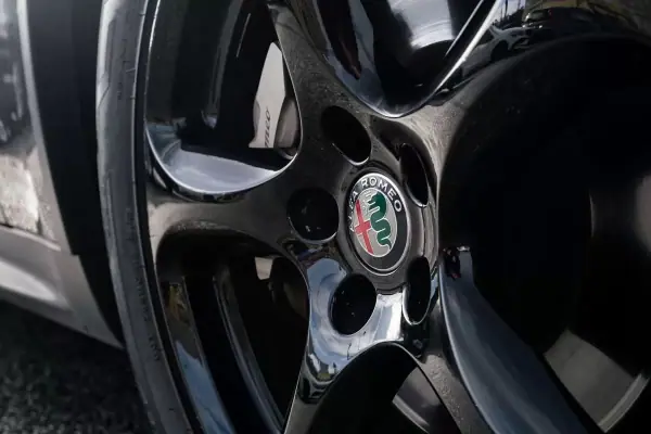 Alfa Romeo Stelvio 2019 - 25900 EUR, 89000 km - AUTO.MOTO.pt - 89000km - foto 7 de 31
