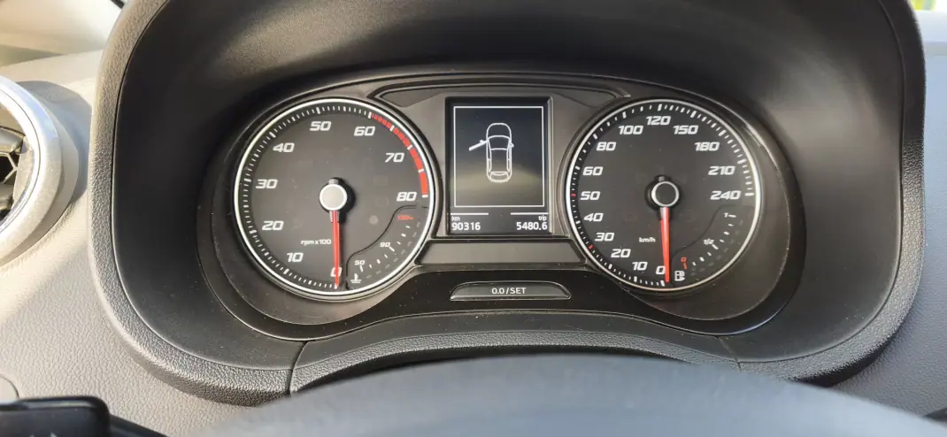 SEAT Ibiza 2017 - 13500 EUR, 90316 km - 90316km - foto 8 de 9