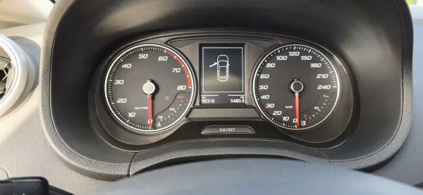 SEAT Ibiza 2017 - 13500 EUR, 90316 km - AUTO.MOTO.pt - 90316km - foto 8 de 9
