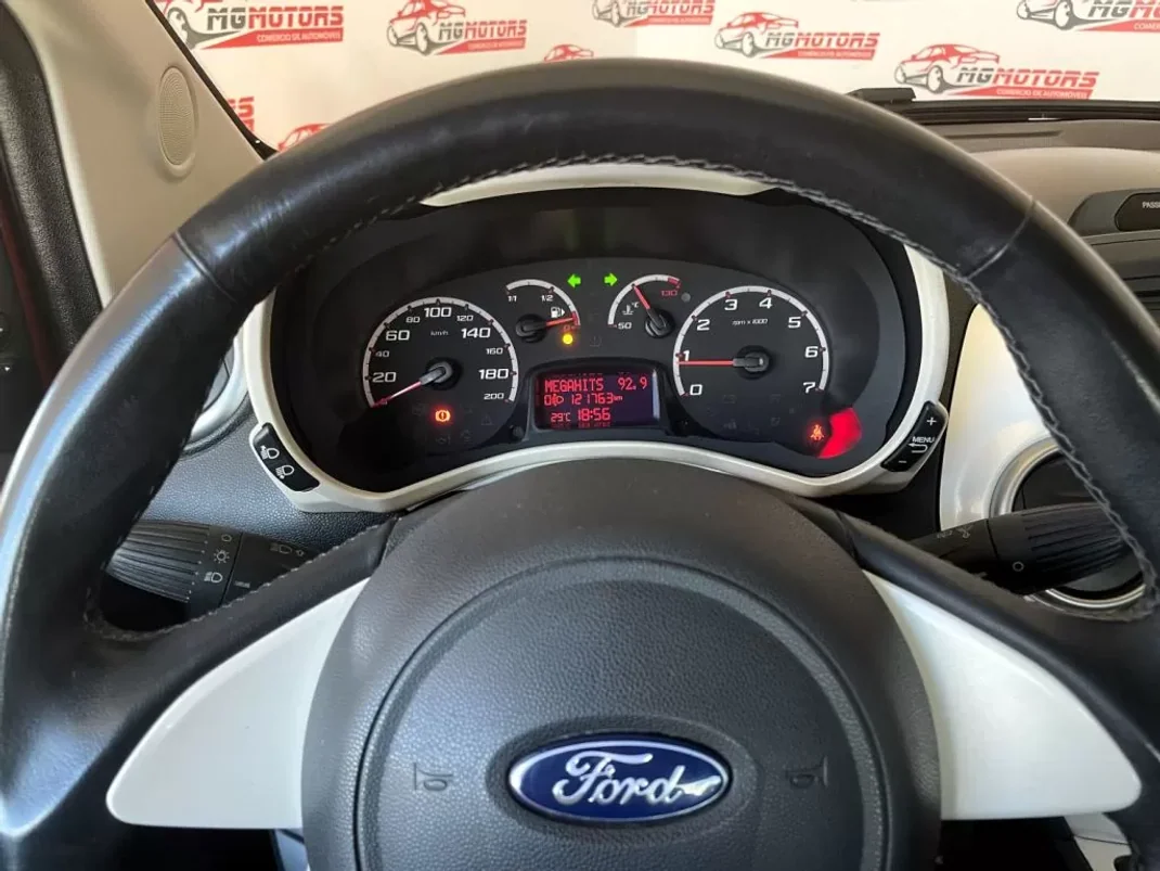 Ford KA 2015 - 7500 EUR, 121750 km - AUTO.MOTO.pt - 121750km - foto 22 de 45