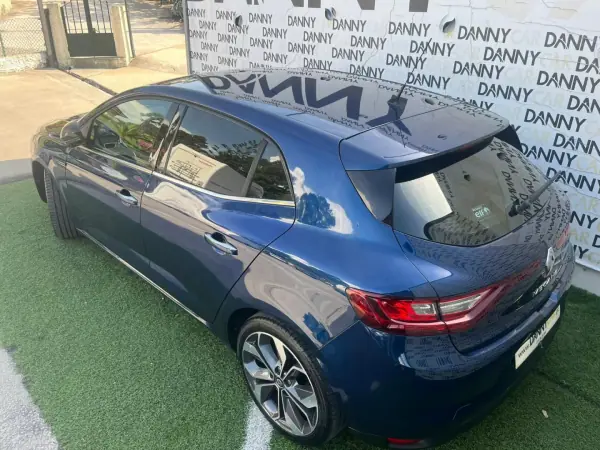 Renault Mégane 2017 - 15500 EUR, 164000 km - AUTO.MOTO.pt - 164000km - foto 6 de 8