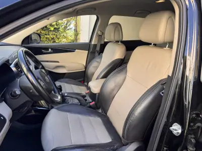 Kia Sorento 2015 - 16000 EUR, 175000 km - AUTO.MOTO.pt - 175000km - foto 19 de 22