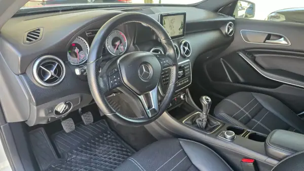 Mercedes-Benz A 200 2013 - 15990 EUR, 141000 km - AUTO.MOTO.pt - 141000km - foto 16 de 33