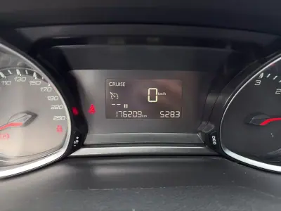 Peugeot 308 SW 2017 - 10900 EUR, 176200 km - AUTO.MOTO.pt - 176200km - foto 5 de 15