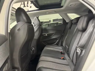 Peugeot 3008 2019 - 18990 EUR, 130000 km - AUTO.MOTO.pt - 130000km - foto 27 de 30
