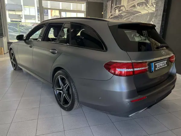 Mercedes-Benz E 300 2019 — foto 3 de 26
