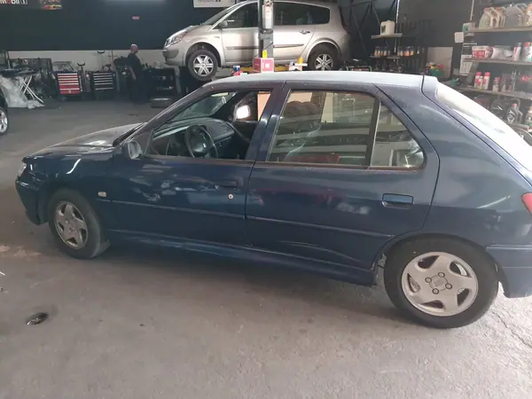 Peugeot 306 2001 - 1000 EUR, 354053 km - AUTO.MOTO.pt - 354053km - foto 3 de 7