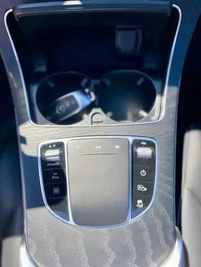 Mercedes-Benz GLC 300 2021 - 45900 EUR, 91900 km - AUTO.MOTO.pt - 91900km - foto 12 de 17