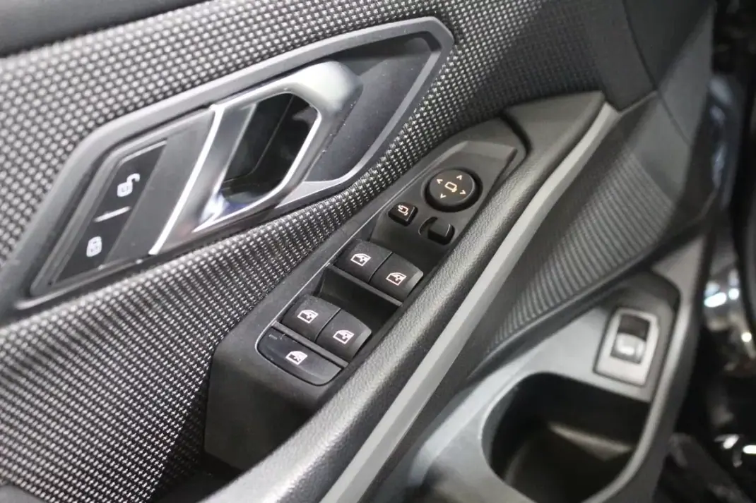 BMW 318 2022 - 27250 EUR, 132000 km - AUTO.MOTO.pt - 132000km - foto 25 de 38