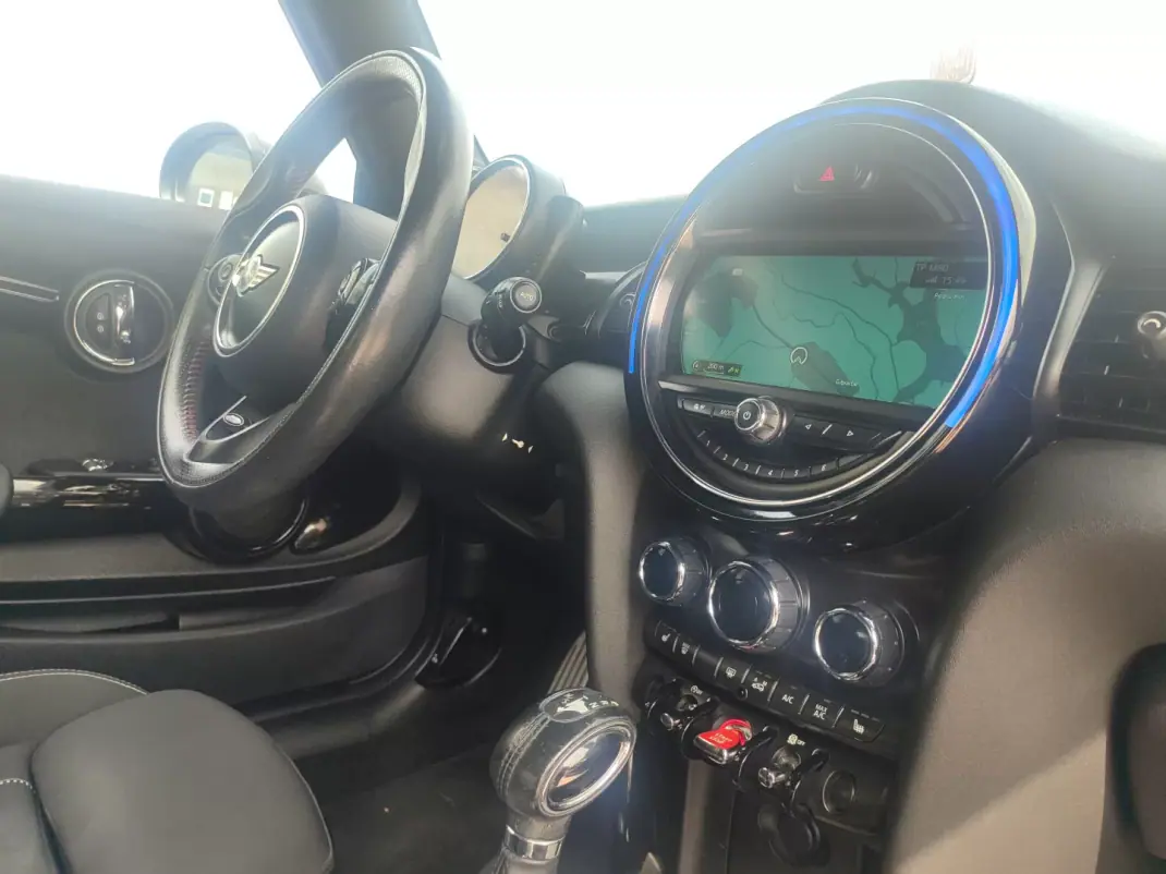 MINI Cooper 2016 - 14900 EUR, 200000 km - AUTO.MOTO.pt - 200000km - foto 19 de 21