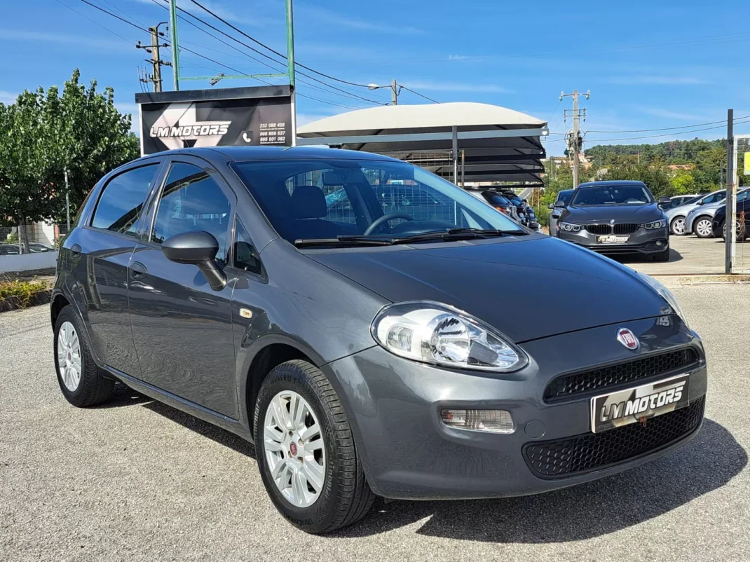 Fiat Punto 2017 - 8900 EUR, 69772 km - AUTO.MOTO.pt - 69772km - foto 1 de 39