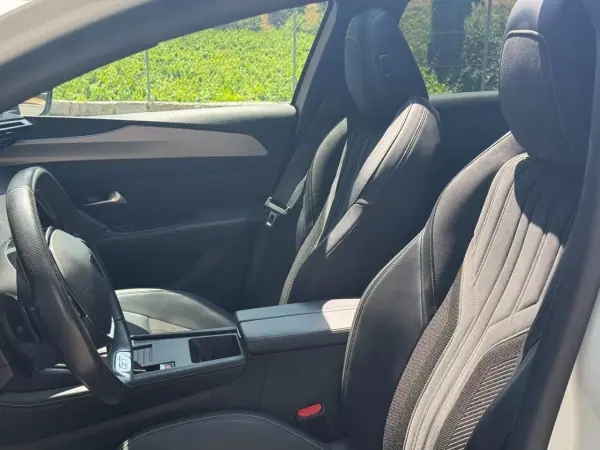 Peugeot 308 2021 - 24000 EUR, 43000 km - AUTO.MOTO.pt - 43000km - foto 14 de 21