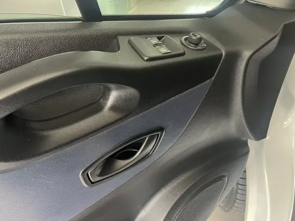 Opel Vivaro 2018 - 22600 EUR, 131722 km - AUTO.MOTO.pt - 131722km - foto 16 de 24