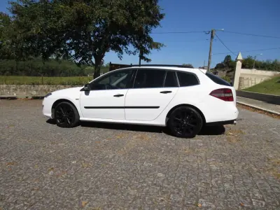 Renault Laguna Break 2011 - 6990 EUR, 290000 km - foto 4 de 47