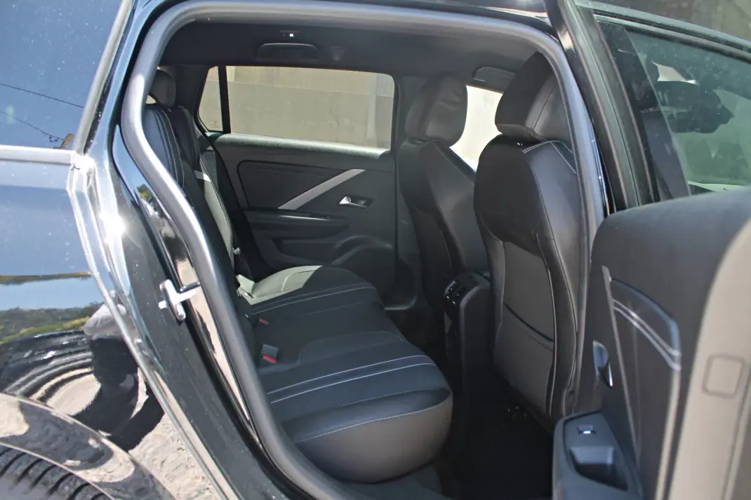 Opel Astra Sports Tourer 2025 - 22330 EUR, 33984 km - 33984km - foto 15 de 19