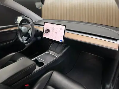 Tesla Model Y 2023 - 32800 EUR, 92000 km - AUTO.MOTO.pt - 92000km - foto 9 de 20