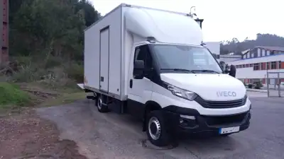 Iveco Daily 35 S14 2.3 D PLATAFORMA 2017 - 22500 EUR, 212340 km - AUTO.MOTO.pt - 212340km - foto 13 de 17