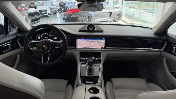 Porsche Panamera 2018 - 79990 EUR, 140973 km - AUTO.MOTO.pt - 140973km - foto 16 de 36