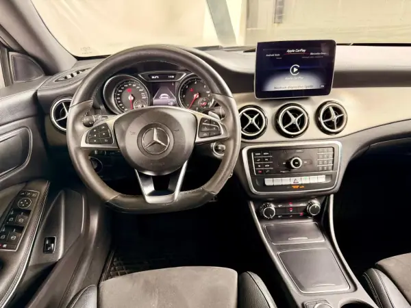 Mercedes-Benz CLA 200 2018 - 24990 EUR, 139299 km - AUTO.MOTO.pt - 139299km - foto 12 de 23