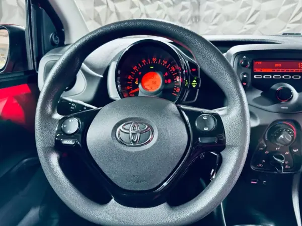 Toyota Aygo 2019 - 10750 EUR, 126299 km - AUTO.MOTO.pt - 126299km - foto 21 de 35