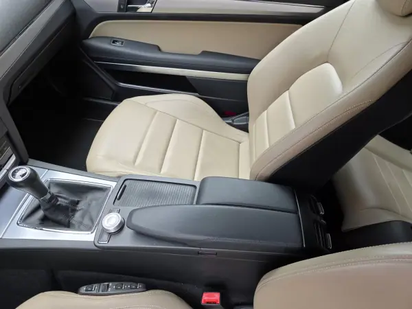 Mercedes-Benz E 250 2010 - 15999 EUR, 212000 km - 212000km - foto 11 de 23