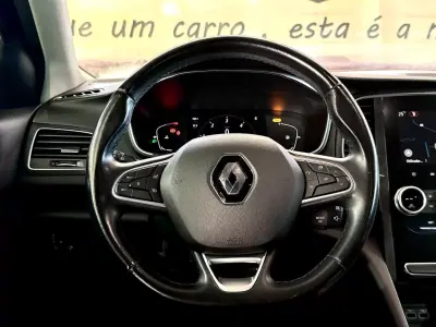 Renault Mégane 2021 - 17900 EUR, 79434 km - AUTO.MOTO.pt - 79434km - foto 18 de 26