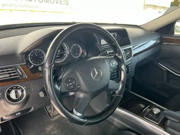 Mercedes-Benz E 200 2012 - 12500 EUR, 286000 km - AUTO.MOTO.pt - 286000km - foto 3 de 10