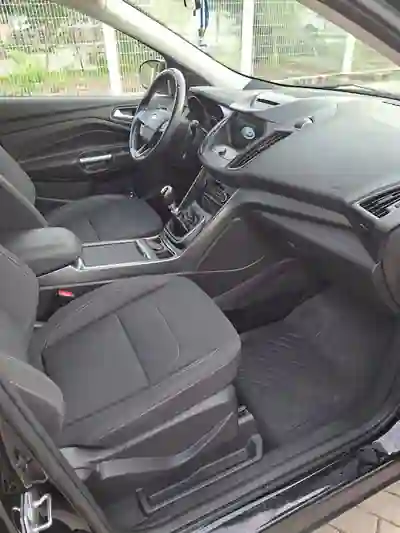 Ford Kuga 2019 - 13250 EUR, 123000 km - AUTO.MOTO.pt - 123000km - foto 6 de 10