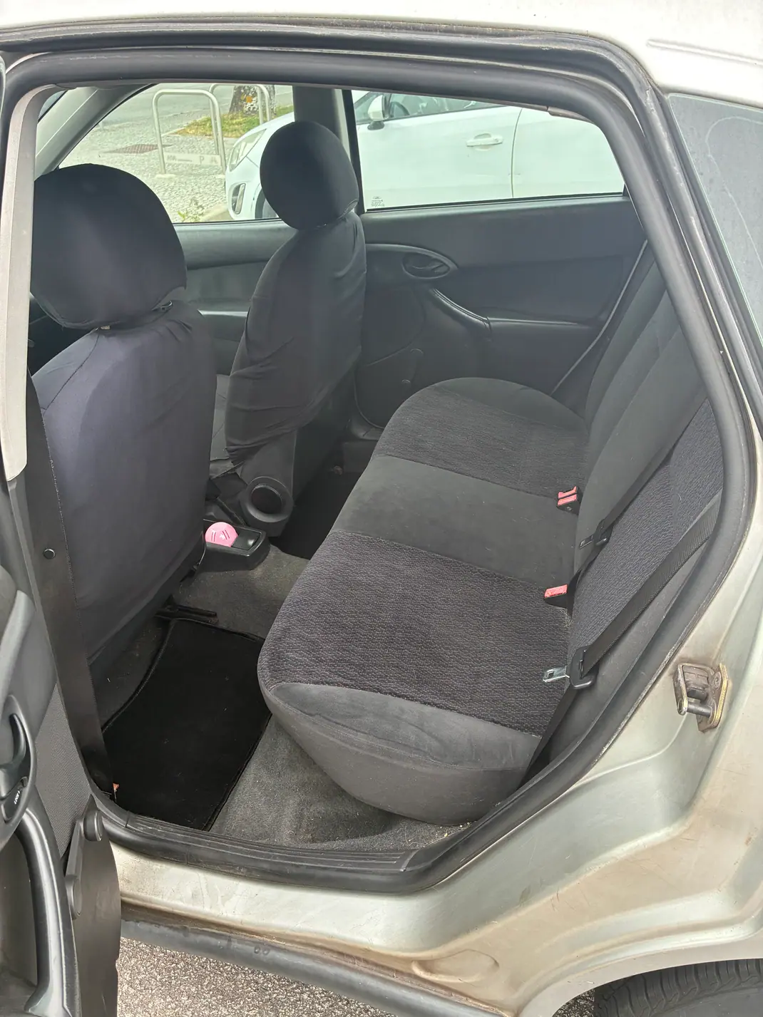 Ford Focus 1999 - 1750 EUR, 163500 km - AUTO.MOTO.pt - 163500km - foto 7 de 8