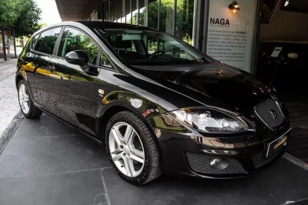 SEAT Leon 2013 - 9900 EUR, 197939 km - AUTO.MOTO.pt - 197939km - foto 6 de 39