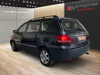 Toyota Avensis Verso 2003 - 6450 EUR, 273631 km - AUTO.MOTO.pt - 273631km - foto 4 de 20