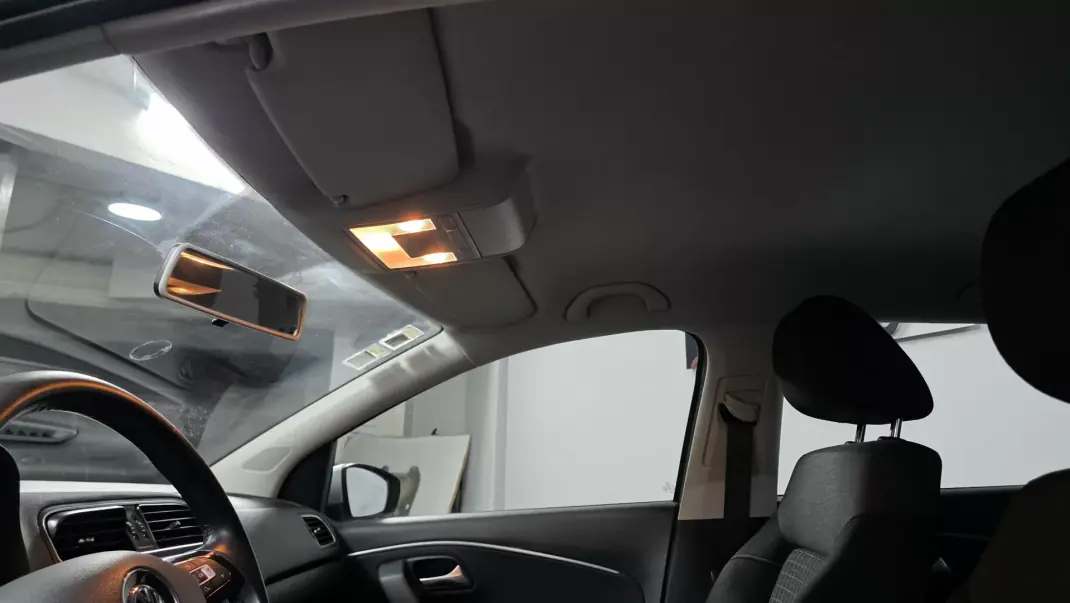 Volkswagen Polo 2014 - 10990 EUR, 136000 km - AUTO.MOTO.pt - 136000km - foto 15 de 31