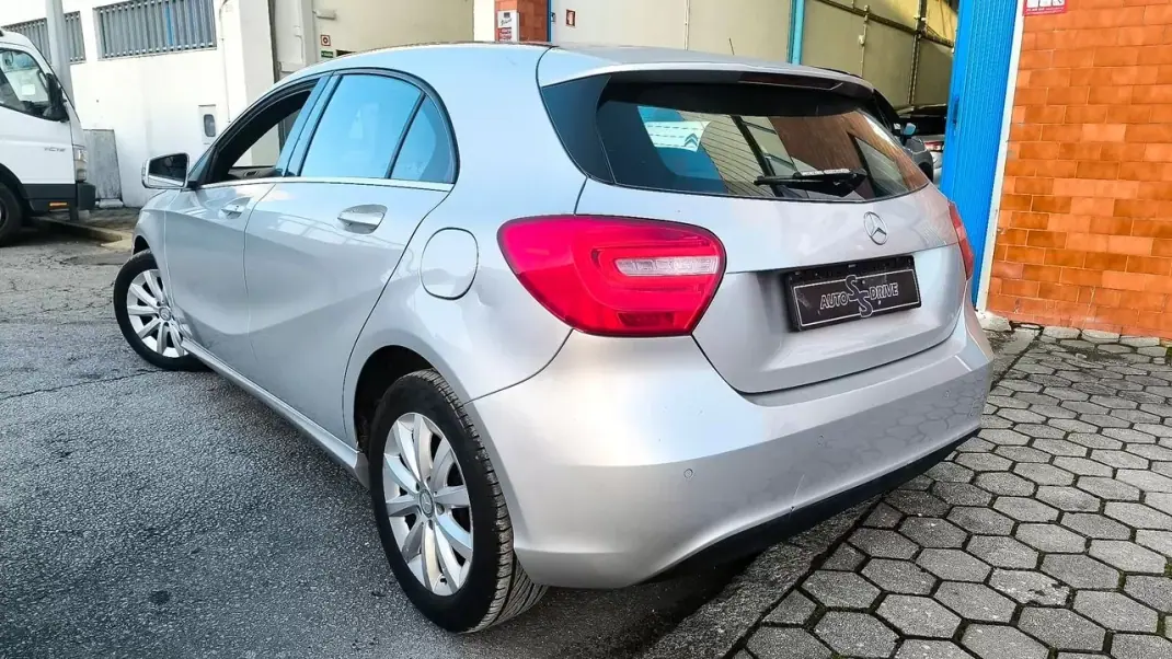 Mercedes-Benz A 180 2014 - 15800 EUR, 180000 km - AUTO.MOTO.pt - 180000km - foto 16 de 23