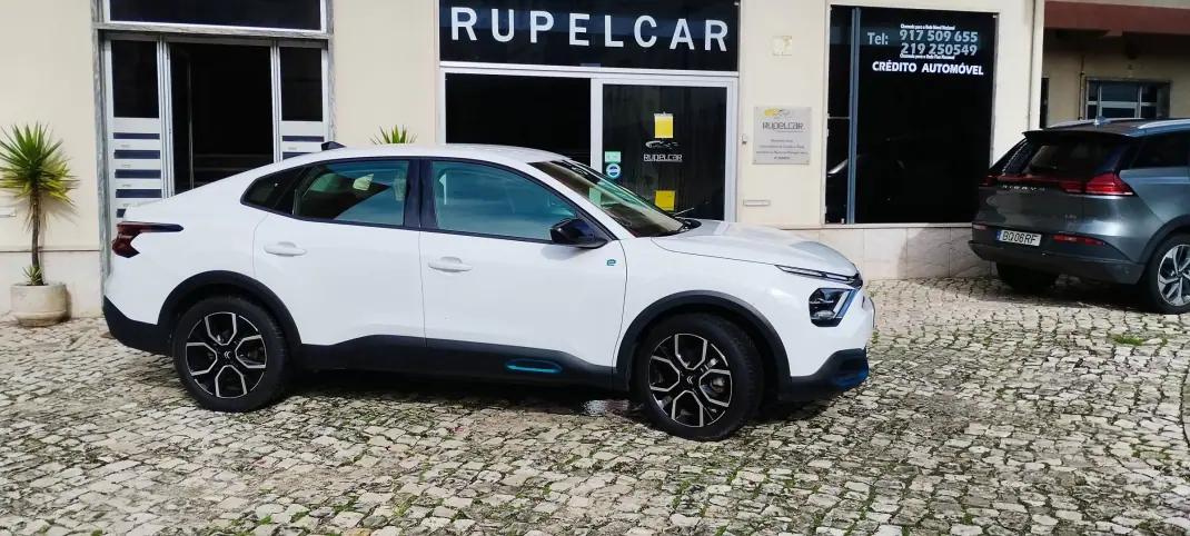 Citroën e-C4 X 2023 - 22500 EUR, 9760 km - AUTO.MOTO.pt - 9760km - foto 4 de 29