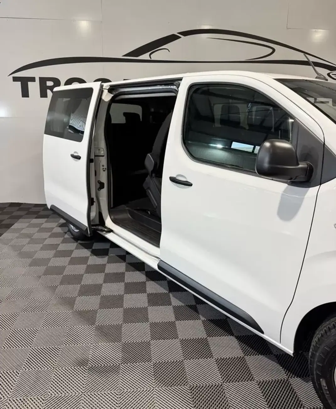 Opel Vivaro 2022 - 32900 EUR, 20415 km - 20415km - foto 43 de 50