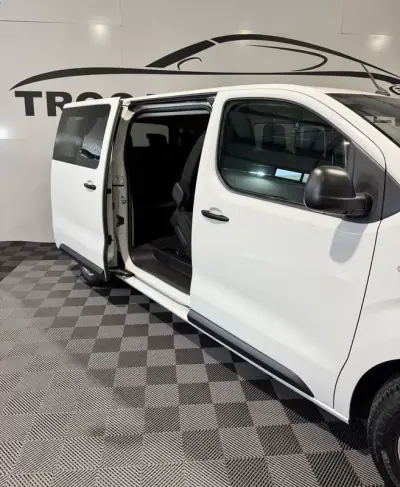 Opel Vivaro 2022 - 32900 EUR, 20415 km - 20415km - foto 43 de 50
