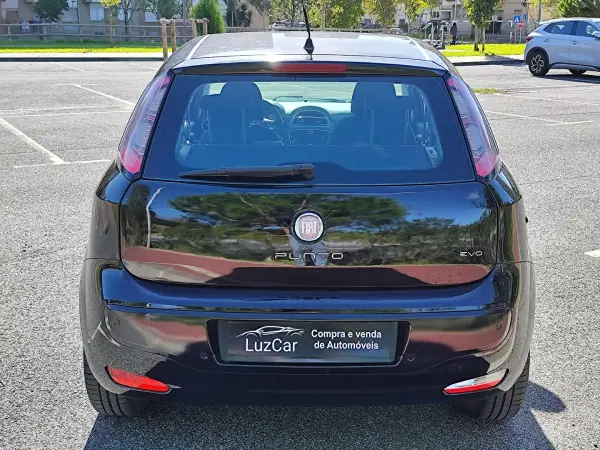 Fiat Punto Evo 2011 - 5780 EUR, 148000 km - AUTO.MOTO.pt - 148000km - foto 9 de 38