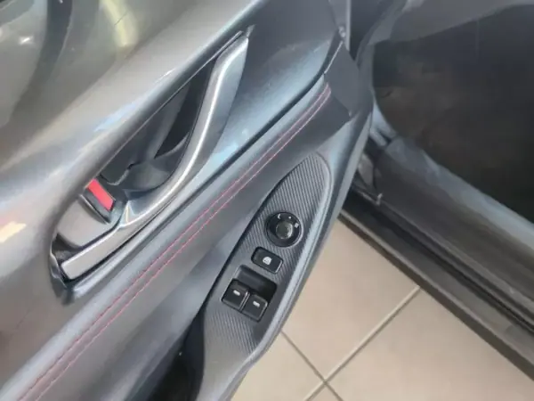 Mazda MX-5 2017 - 23500 EUR, 67000 km - AUTO.MOTO.pt - 67000km - foto 19 de 34