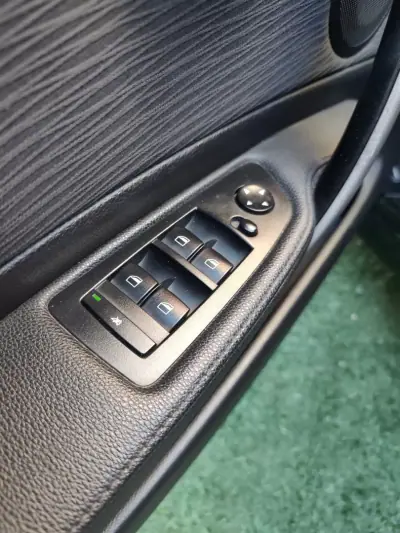 BMW 118 2008 - 7350 EUR, 221000 km - AUTO.MOTO.pt - 221000km - foto 11 de 11