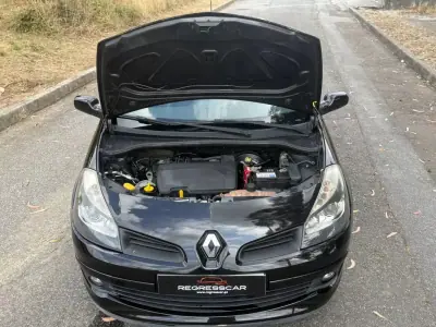 Renault Clio 2006 - 4500 EUR, 148000 km - AUTO.MOTO.pt - 148000km - foto 25 de 27