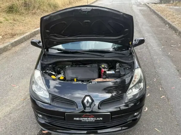 Renault Clio 2006 - 4500 EUR, 148000 km - AUTO.MOTO.pt - 148000km - foto 25 de 27