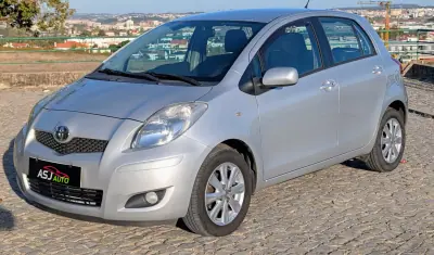 Toyota Yaris 2009 — photo 4 of 21